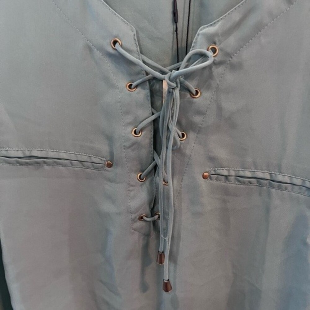 Pistachio green lace up top size 2X NWT - Picture 3 of 5